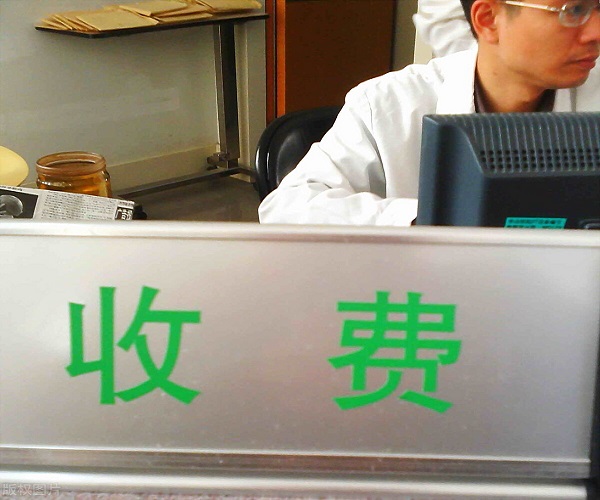 起诉欠款人起诉费谁交？垫钱打官司胜诉才收费