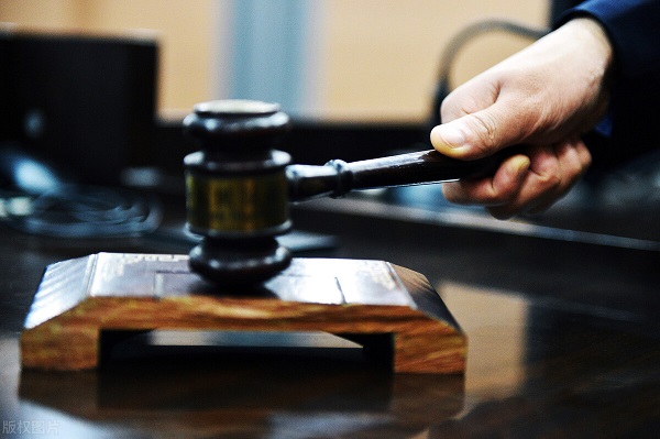 合同中的免责条款有效吗？垫钱打官司胜诉才收费